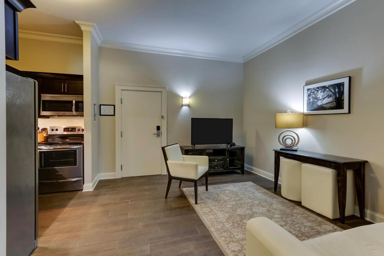 Queen Suite at The Mantissa Hotel