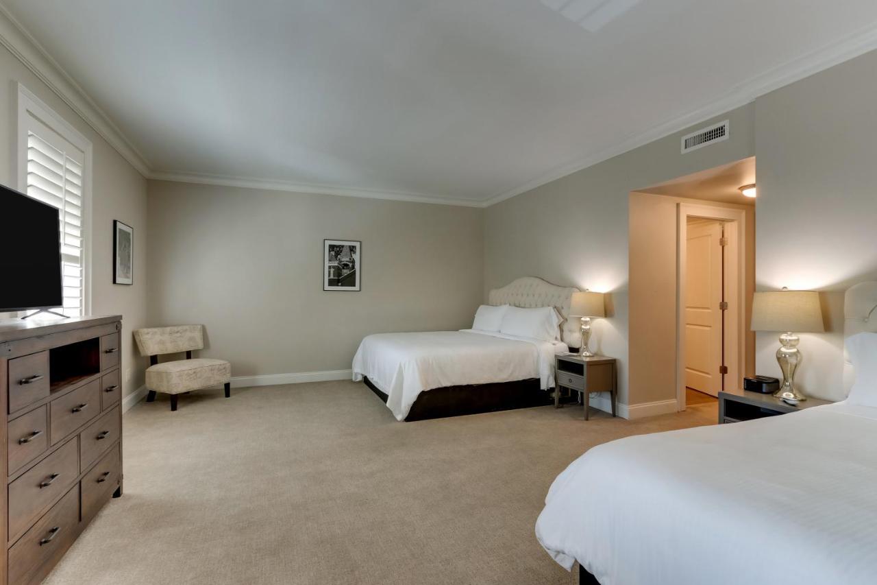 Deluxe Queen Suite at The Mantissa Hotel