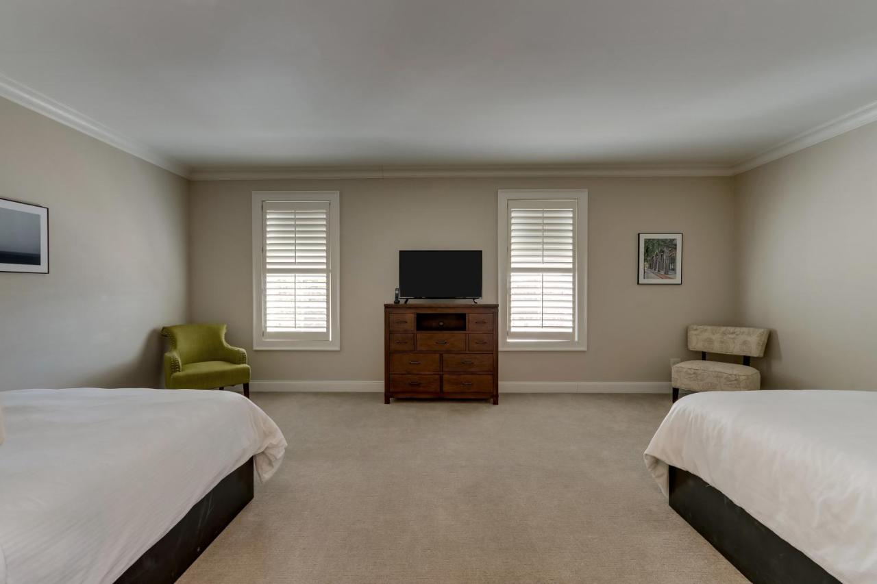Deluxe Queen Suite at The Mantissa Hotel