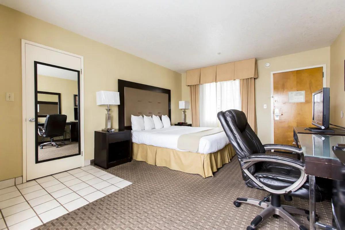 | Hotel Silver Lake