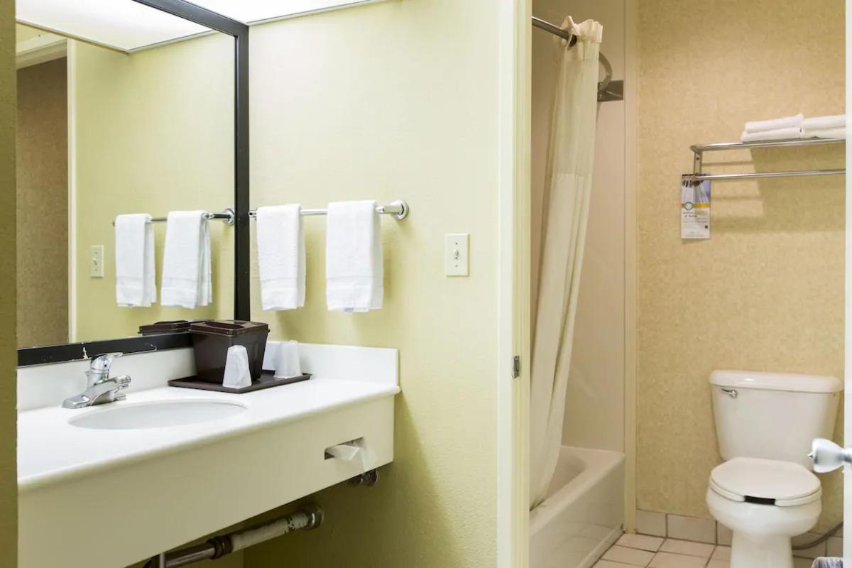 | Hotel Silver Lake