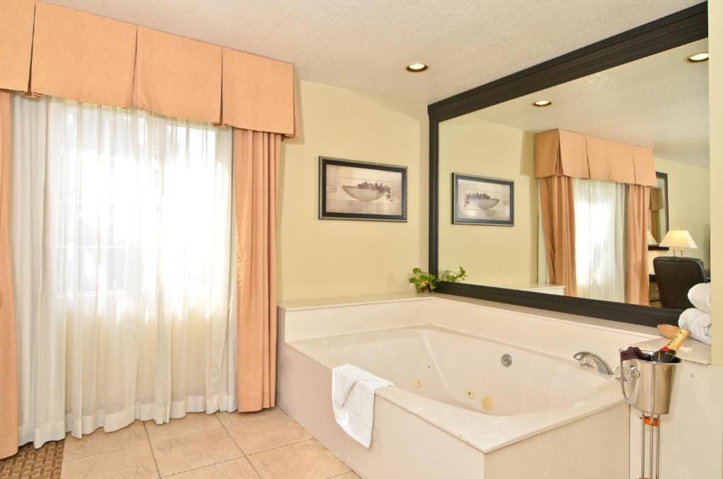 | Hotel Silver Lake