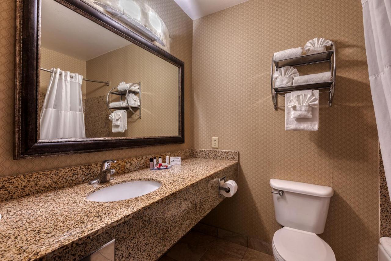One King Bed - Presidential Spa Tub Suite - Non-Smoking at The Azure Hotel