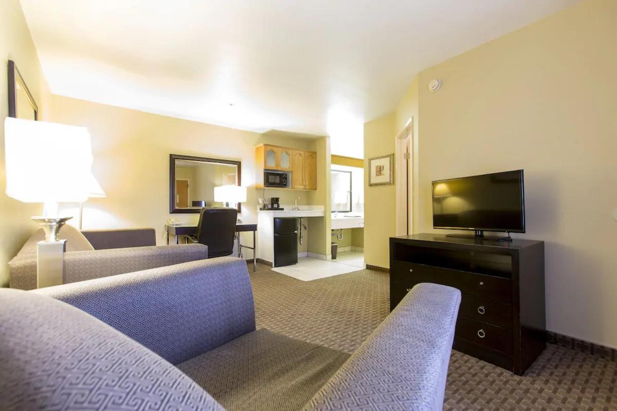 | Hotel Silver Lake