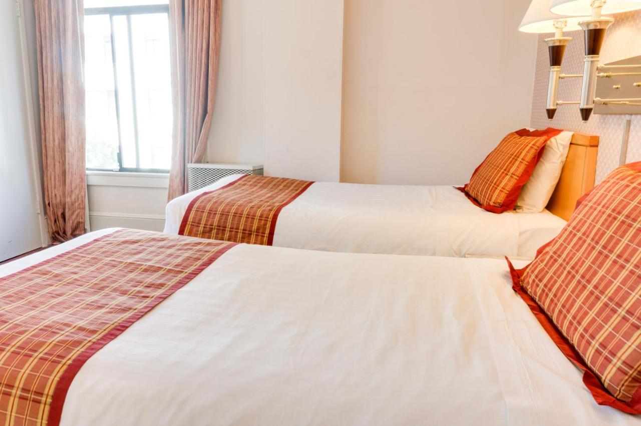 Twin Room at Grant Plaza Hotel