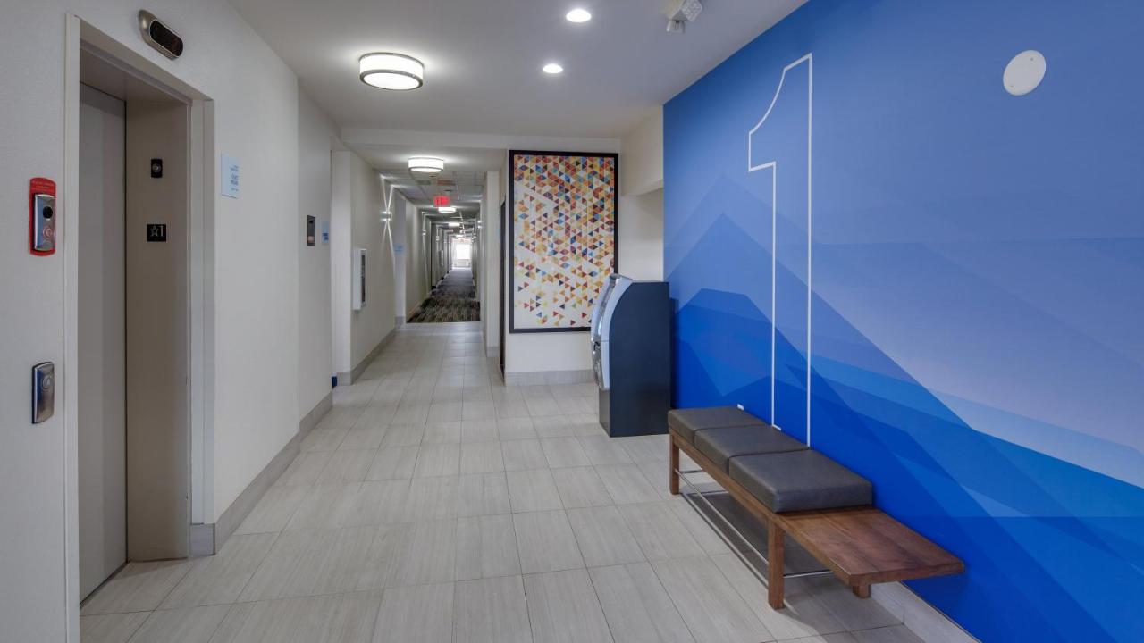  | Holiday Inn Express Hotel & Suites Detroit - Farmington Hills, an IHG Hotel