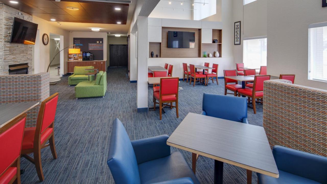  | Holiday Inn Express Hotel & Suites Detroit - Farmington Hills, an IHG Hotel