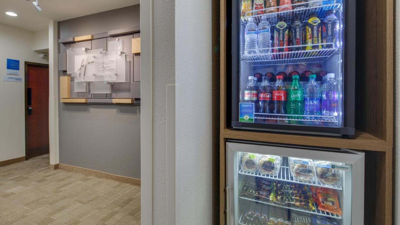  | Holiday Inn Express Hotel & Suites Detroit - Farmington Hills, an IHG Hotel