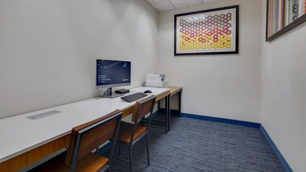  | Holiday Inn Express Hotel & Suites Detroit - Farmington Hills, an IHG Hotel
