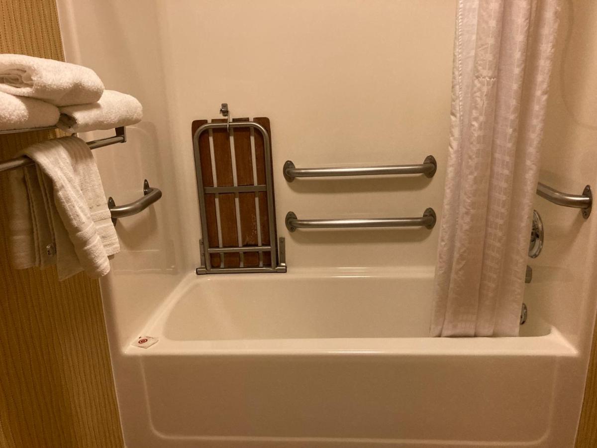 King Room with tub - Accessible/Non-Smoking at Comfort Inn Wings Stadium