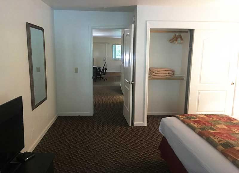 Deluxe King Suite at Northern Queen Inn
