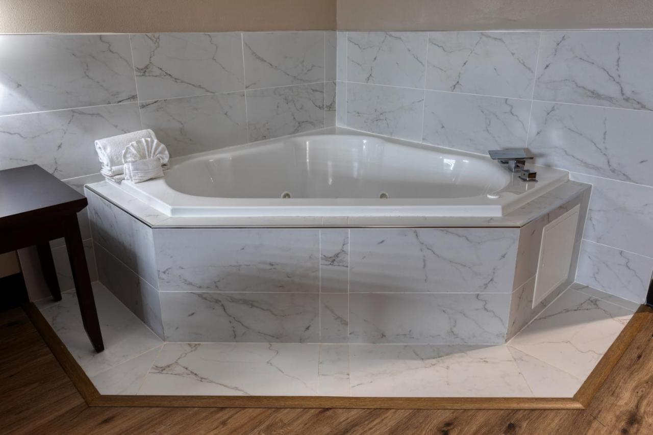 One King Bed - Presidential Spa Tub Suite - Non-Smoking at The Azure Hotel