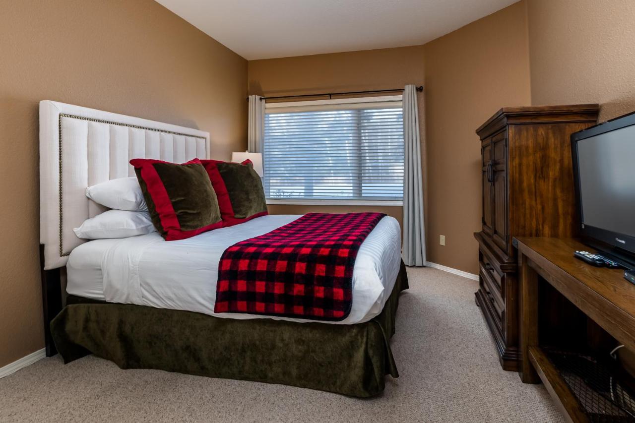 Lakefront Two-Bedroom Lakeside Suite Condo at Lodge at Whitefish Lake