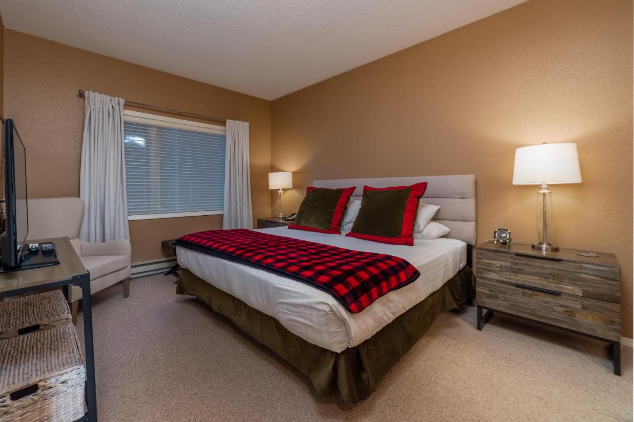 Lakefront Two-Bedroom Lakeside Suite Condo at Lodge at Whitefish Lake