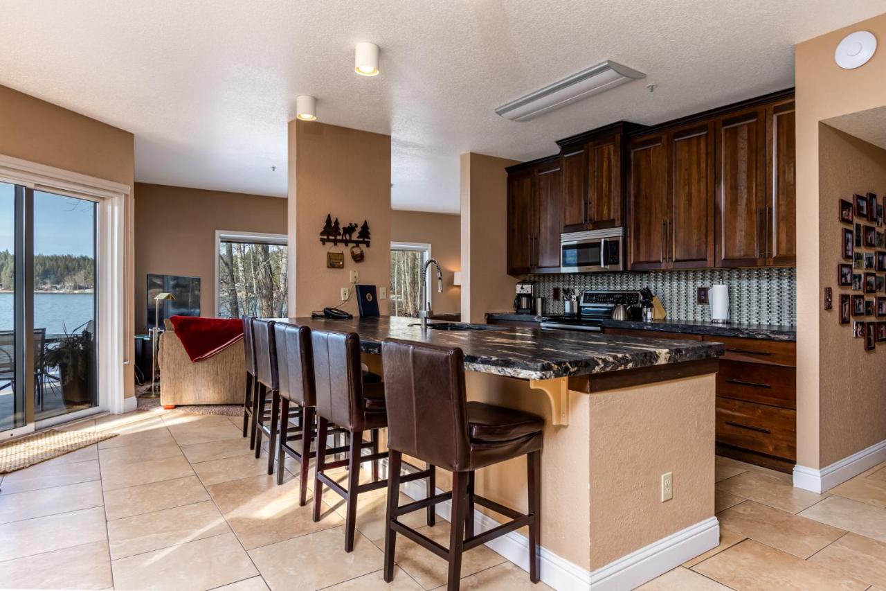 Lakefront Two-Bedroom Lakeside Suite Condo at Lodge at Whitefish Lake