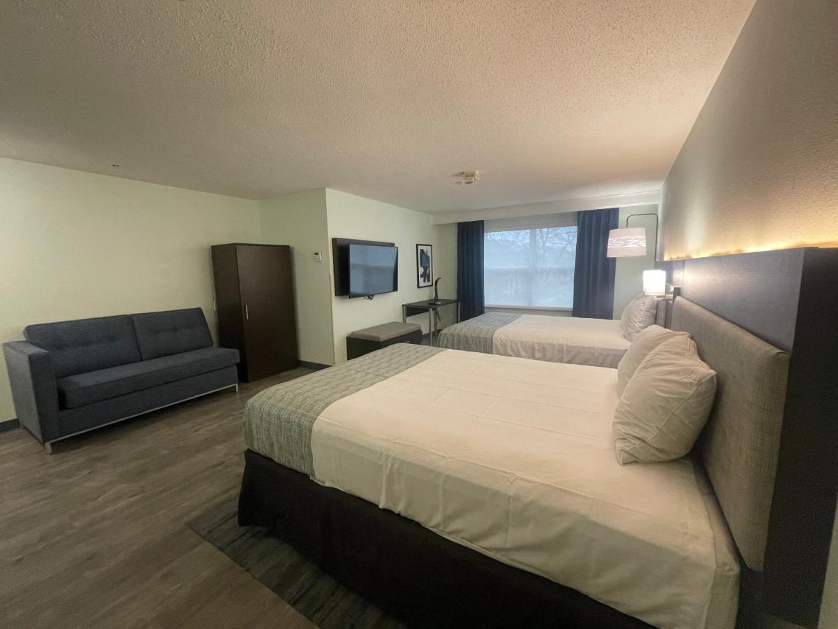 Queen Room with Two Queen Beds - Non-Smoking at Wingate by Wyndham Waldorf/Washington DC Area