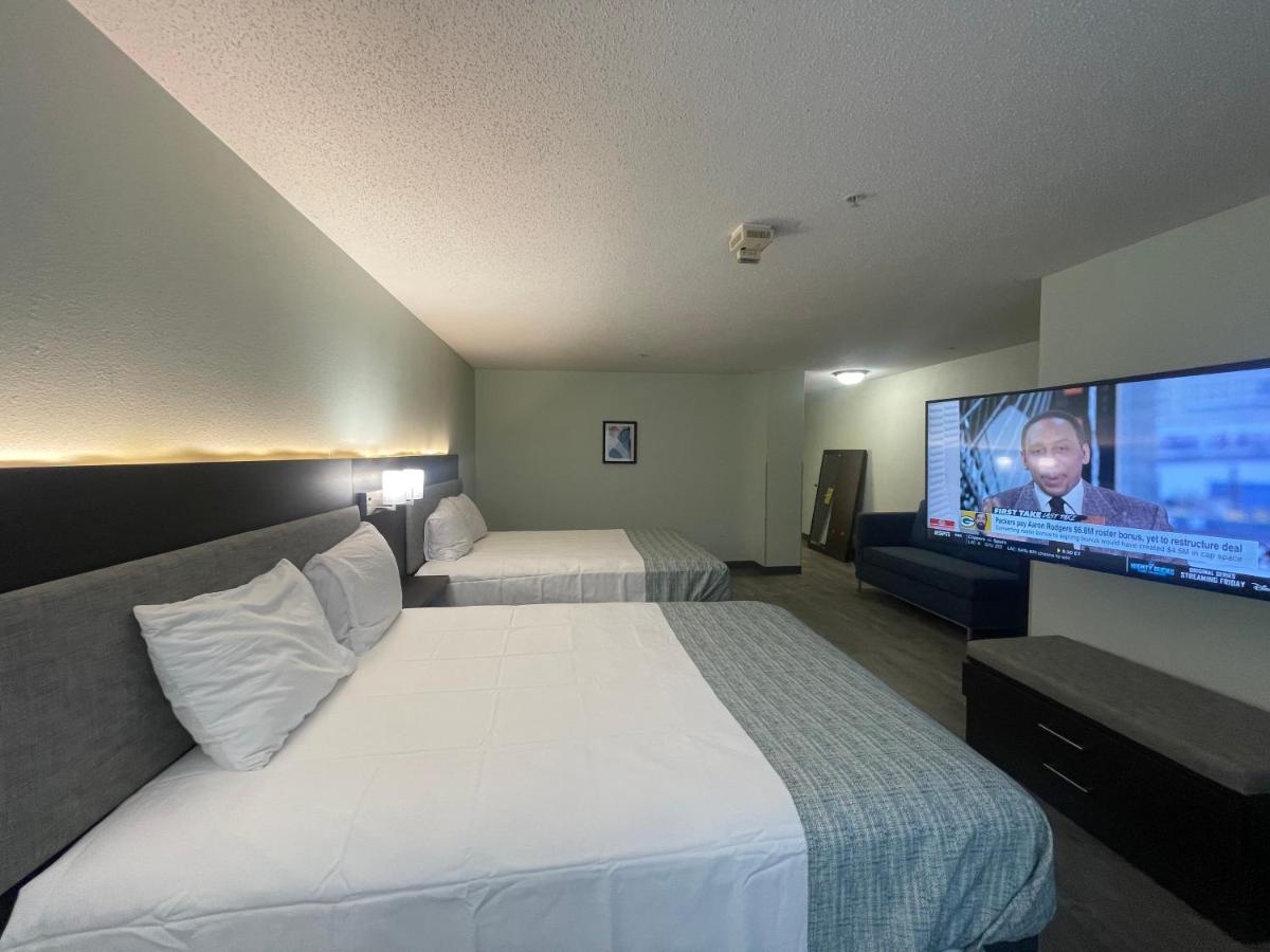 Queen Room with Two Queen Beds - Non-Smoking at Wingate by Wyndham Waldorf/Washington DC Area