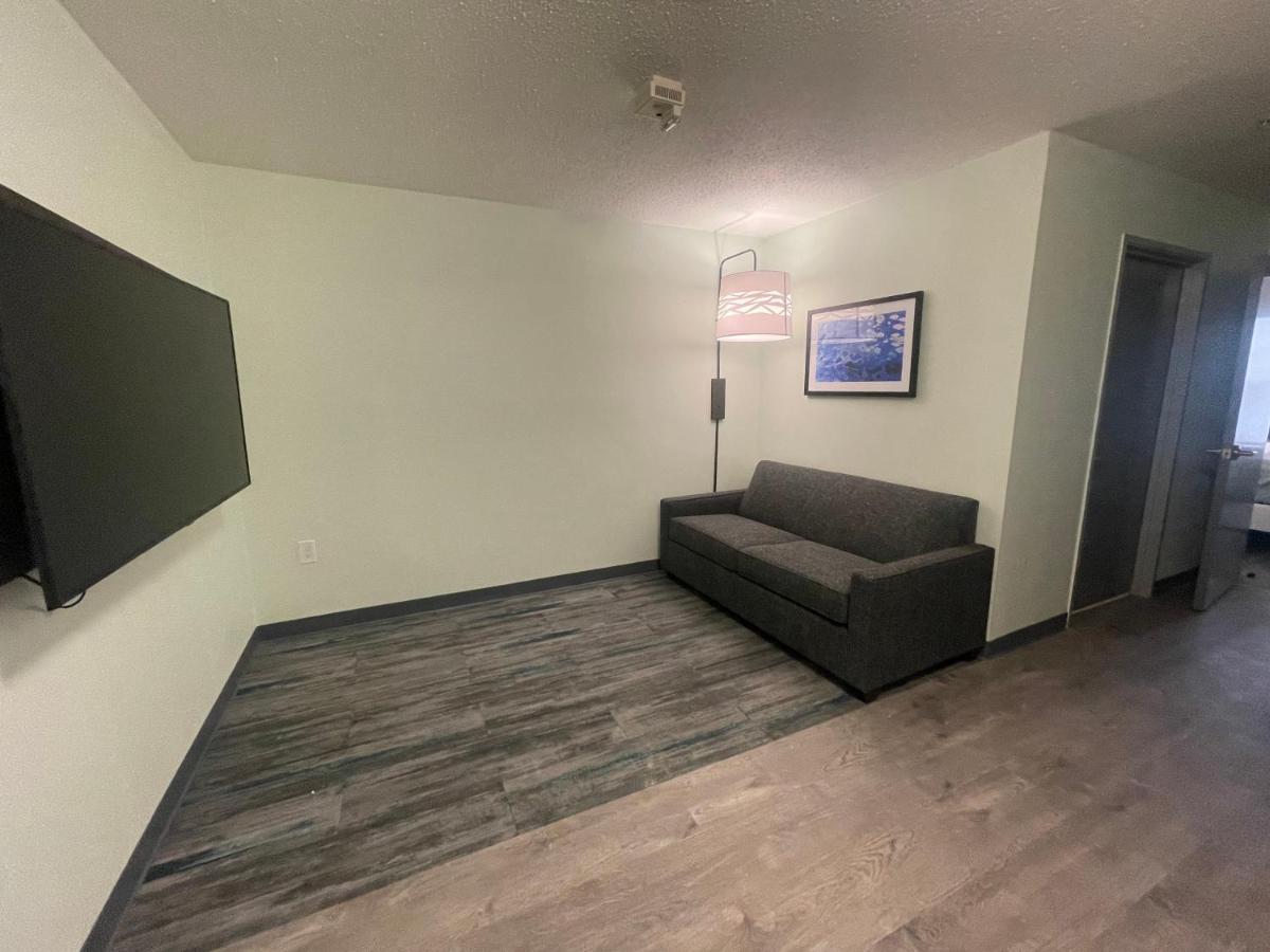 One-Bedroom King Suite - Non-Smoking at Wingate by Wyndham Waldorf/Washington DC Area