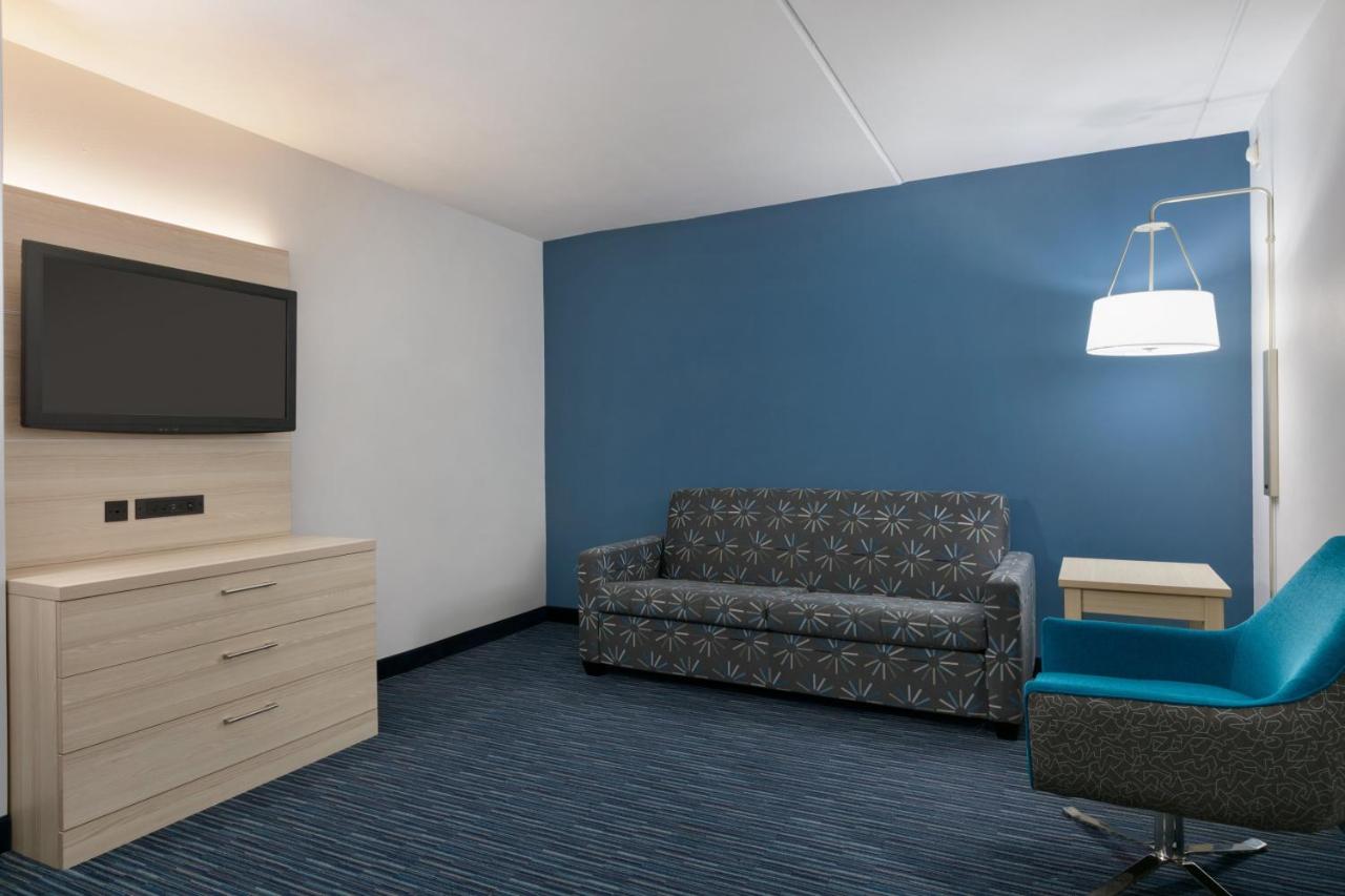  | Holiday Inn Express Hotel & Suites Norfolk Airport