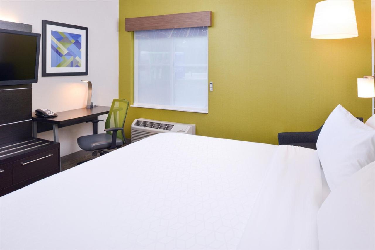 | Holiday Inn Express Wixom, an IHG Hotel