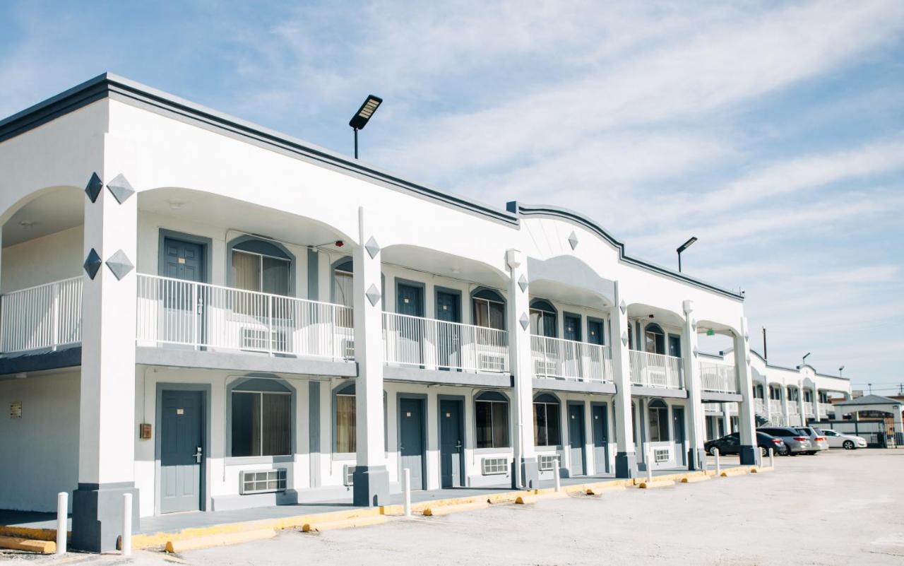 | Palace Inn North