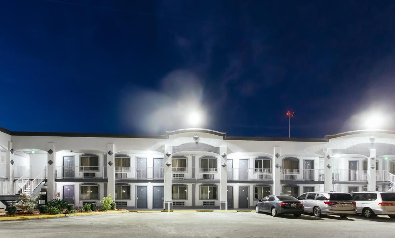 | Palace Inn North