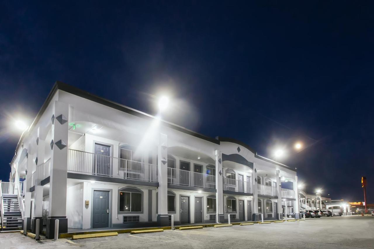 | Palace Inn North