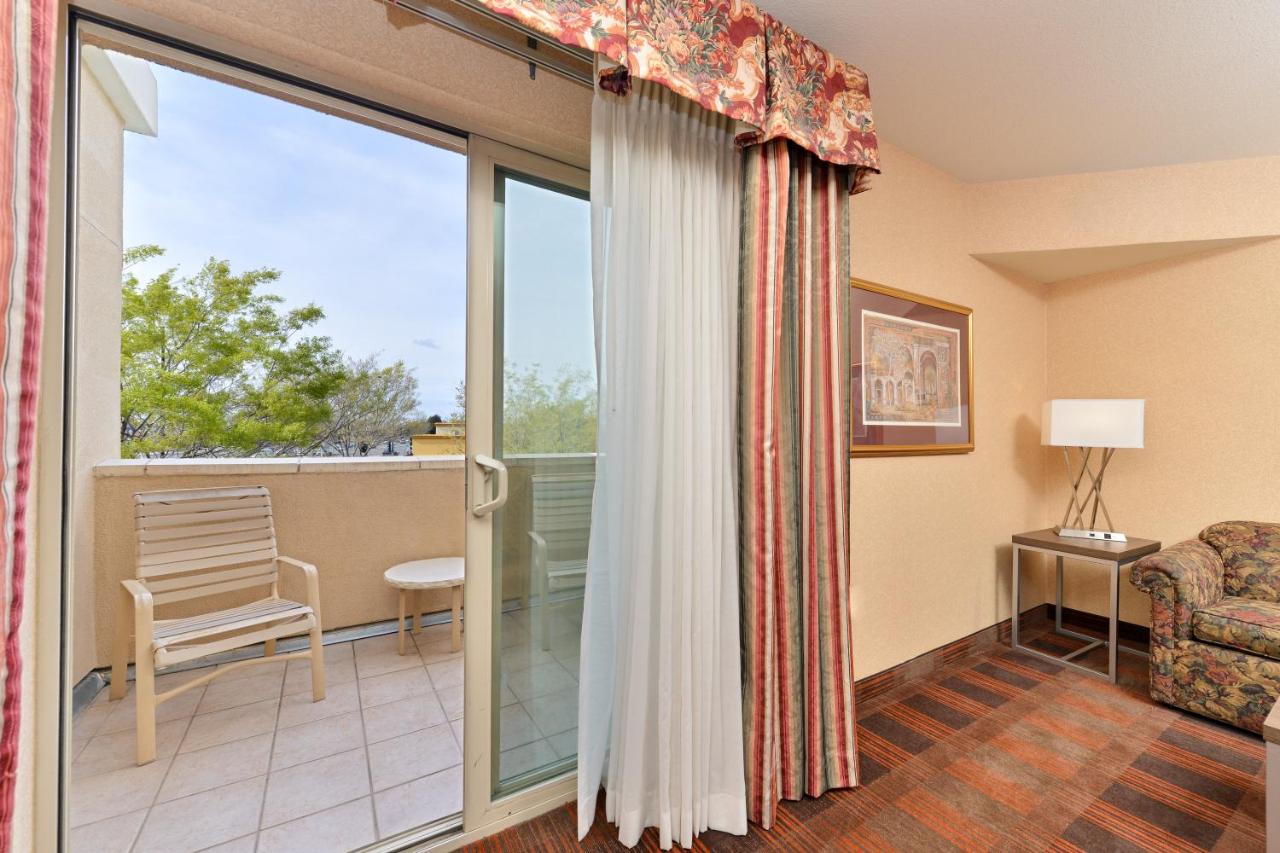 | Holiday Inn Express & Suites Elk Grove Central - Hwy 99, an IHG Hotel