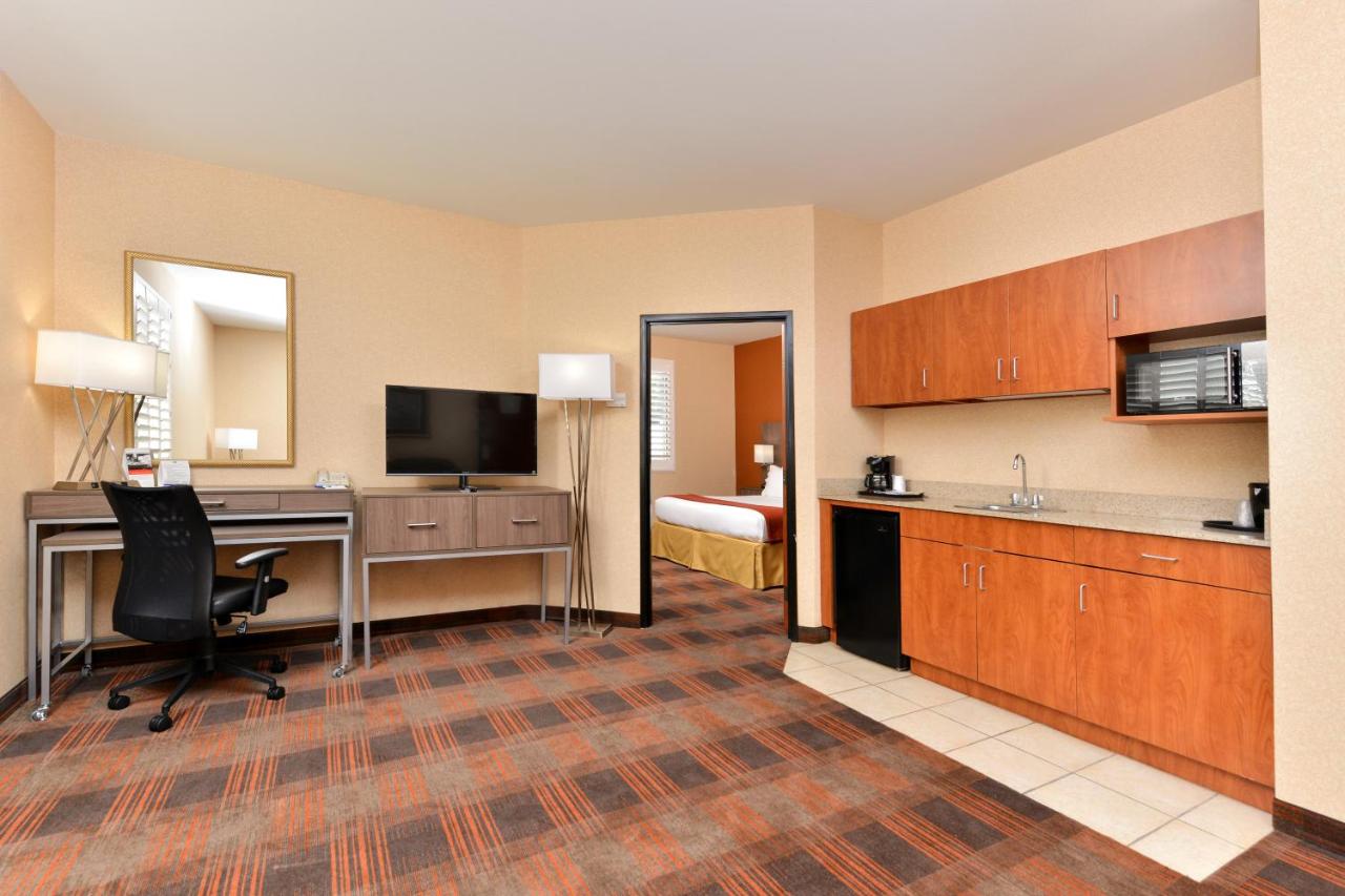 One-Bedroom King Suite with Sofa Bed - Non-Smoking at Holiday Inn Express & Suites Elk Grove Central - Hwy 99 by IHG