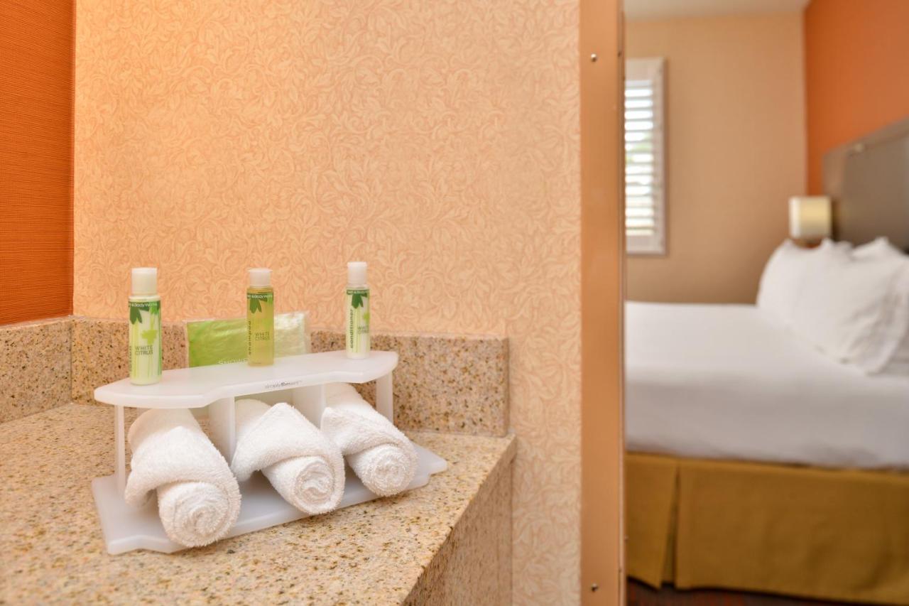 Standard Room at Holiday Inn Express & Suites Elk Grove Central - Hwy 99 by IHG