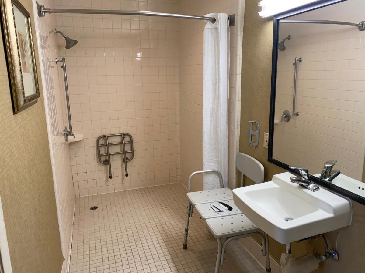 | Hotel Silver Lake