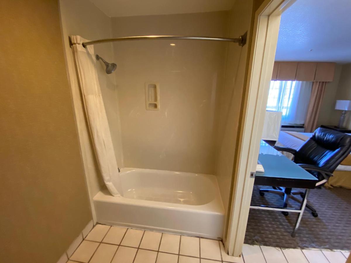 | Hotel Silver Lake