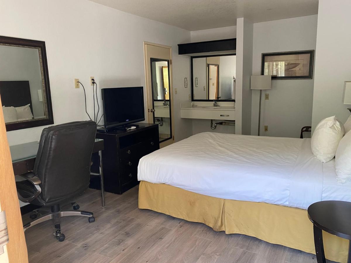 | Hotel Silver Lake