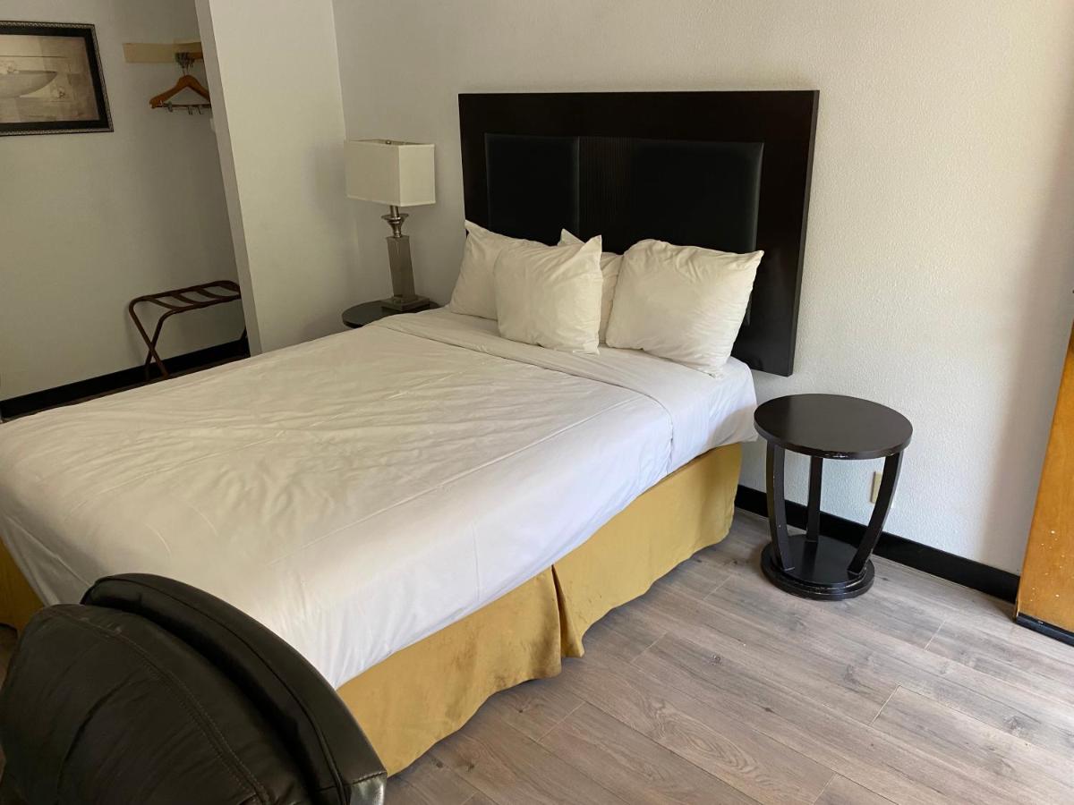 | Hotel Silver Lake