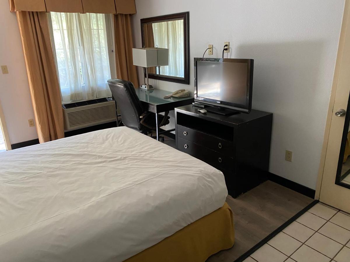 | Hotel Silver Lake