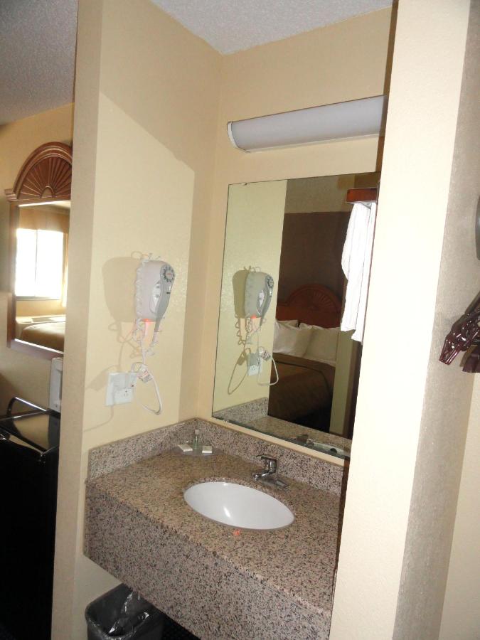 | Columbus Inn