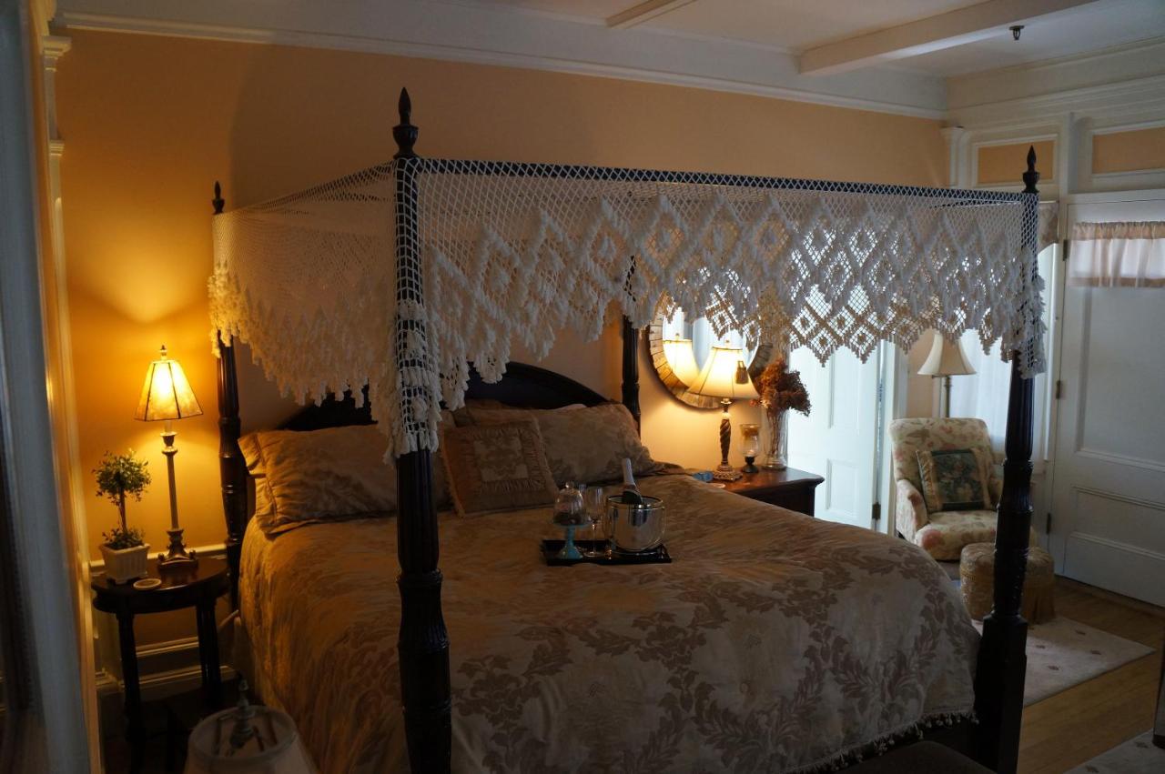  | Silver Fountain Inn