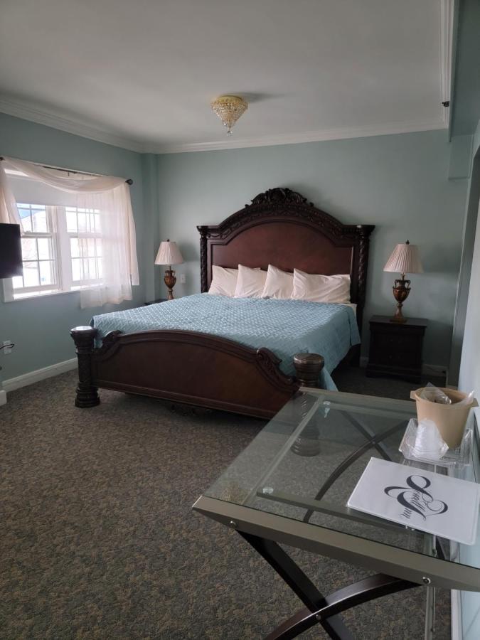 | Lowell Inn