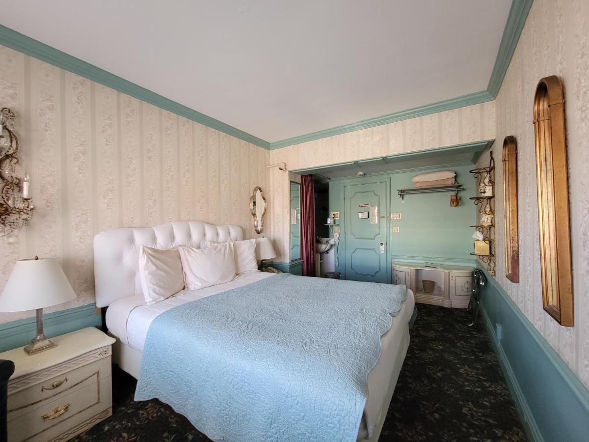| Lowell Inn