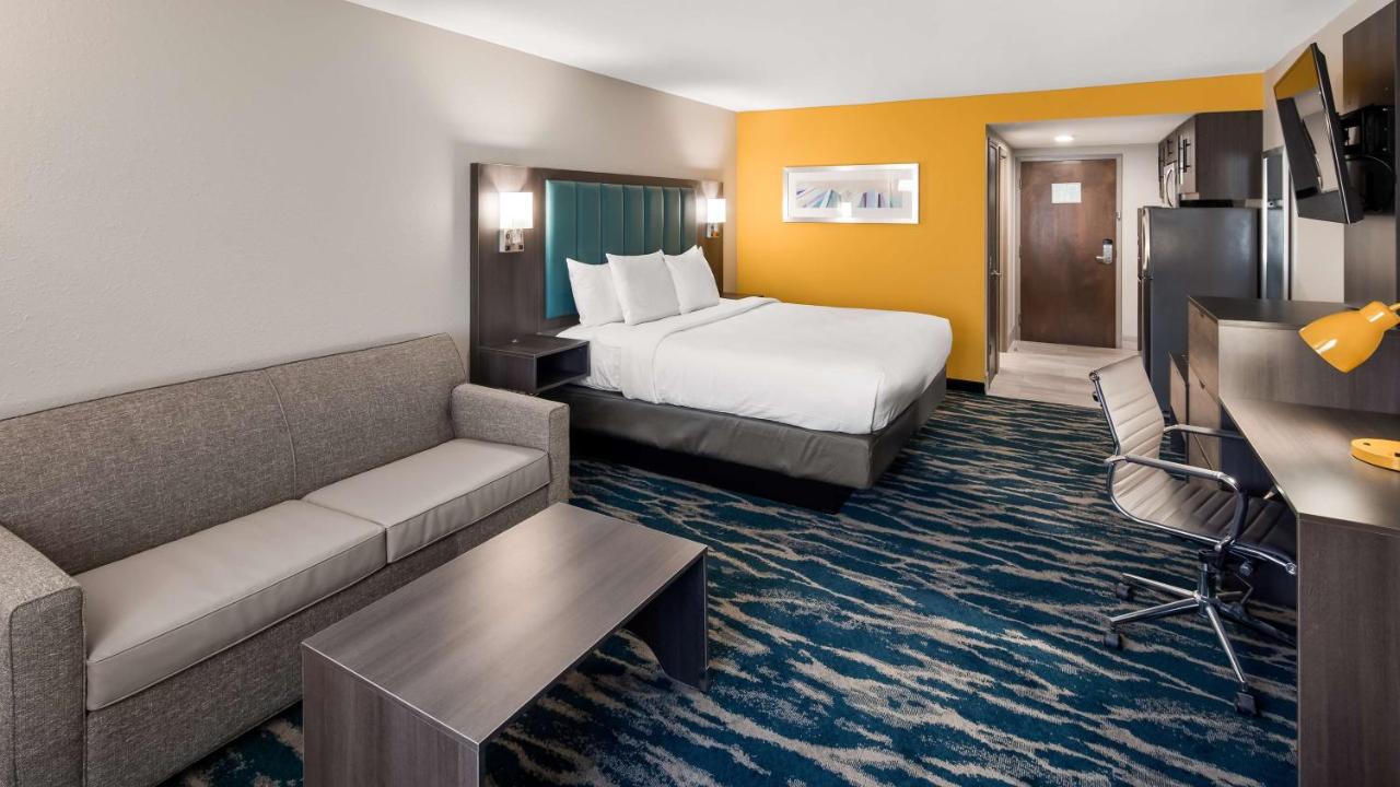 King Suite with Kitchenette at Best Western Plus Executive Residency Nashville