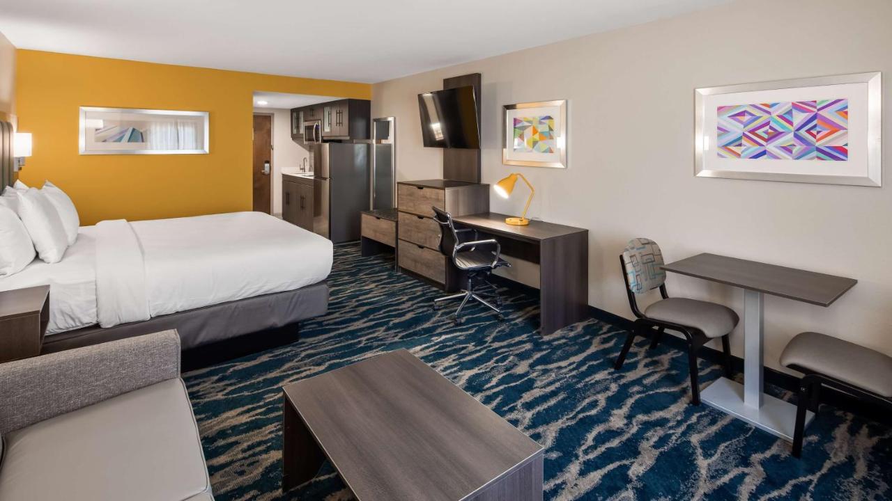 King Suite with Kitchenette at Best Western Plus Executive Residency Nashville