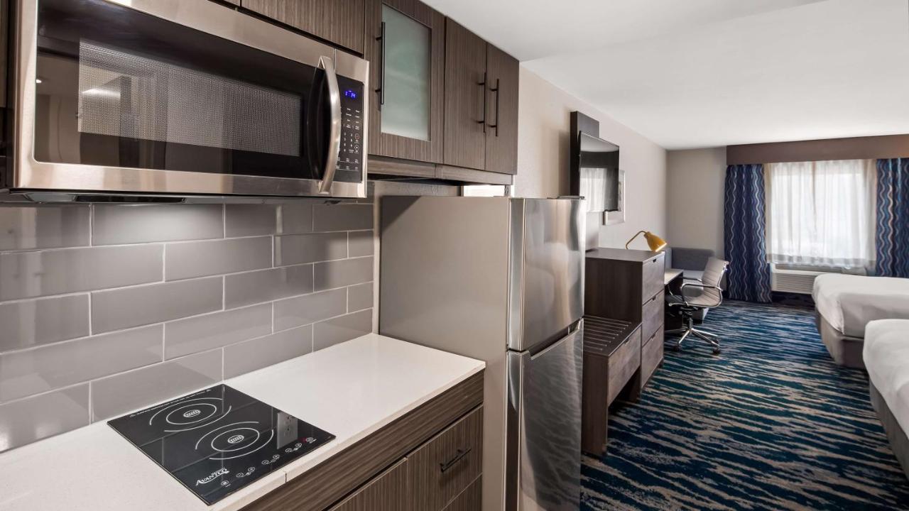 Queen Room with Two Queen Beds with Kitchenette at Best Western Plus Executive Residency Nashville