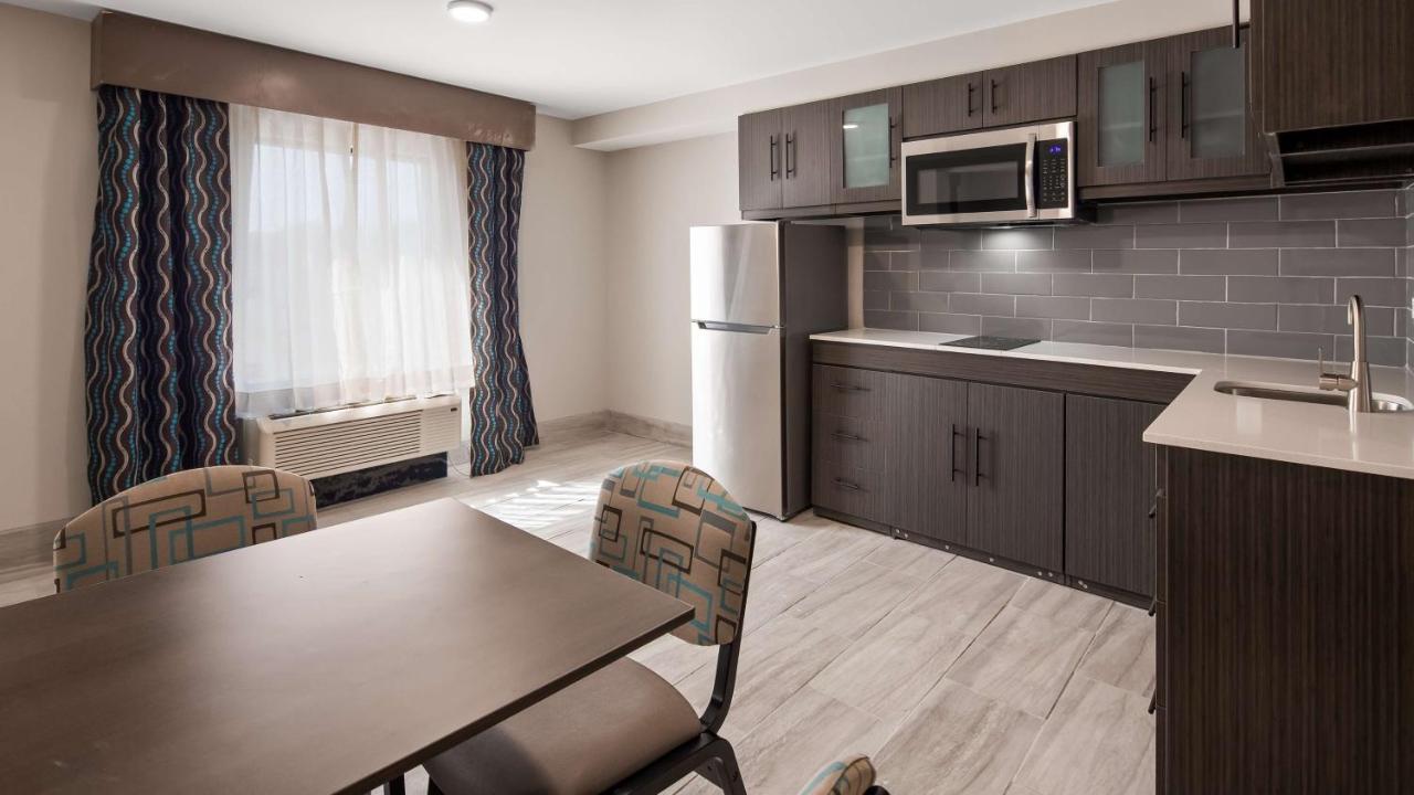 Queen Suite with Two Queen Beds at Best Western Plus Executive Residency Nashville