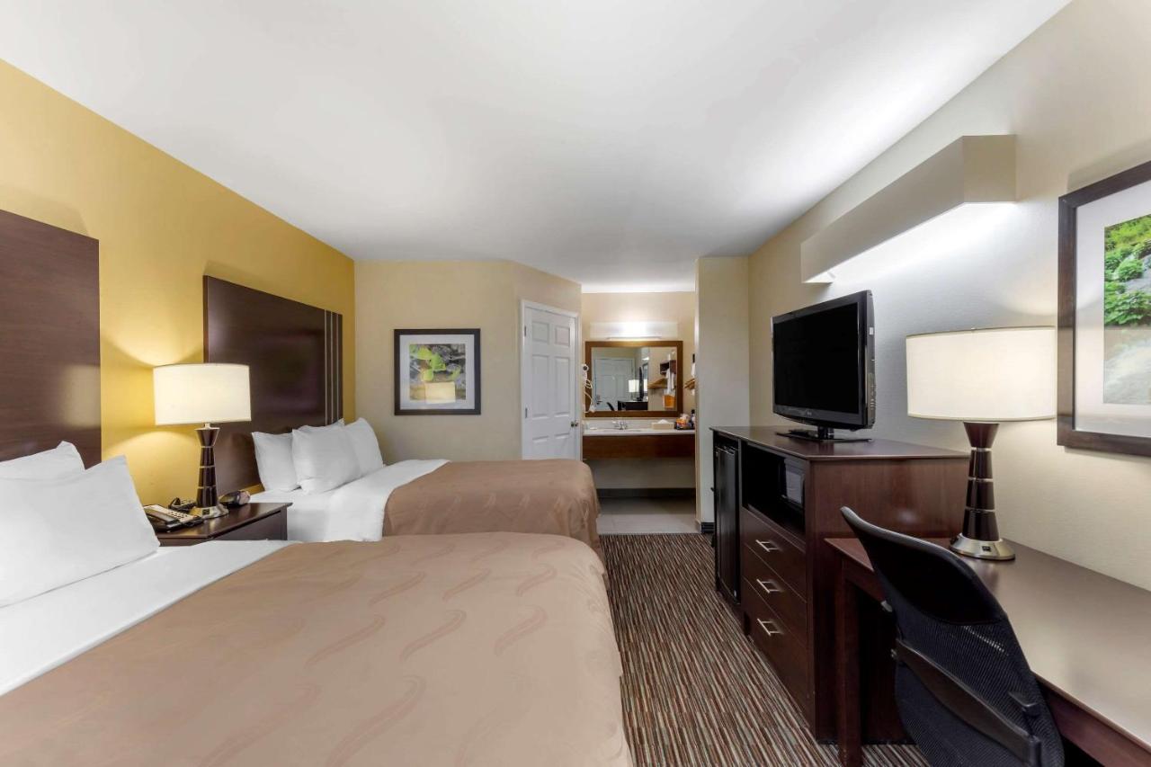 Double Room with Two Double Beds - Non-Smoking at Quality Inn Seneca US-123