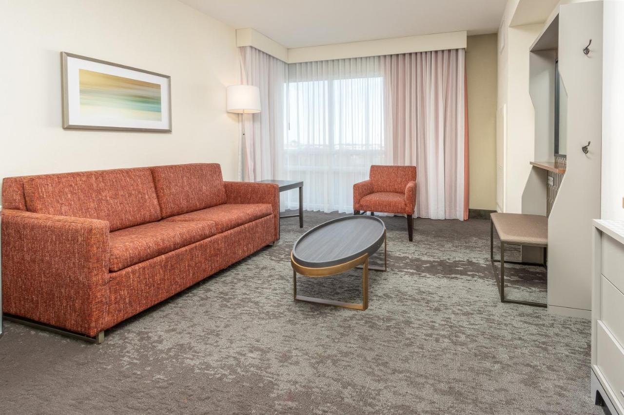 One-Bedroom Queen Suite at Holiday Inn & Suites Memphis - Wolfchase Galleria by IHG