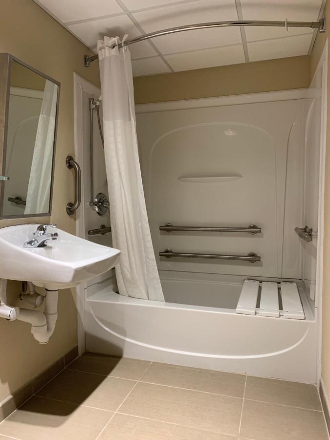 King Room - Accessible/Non-Smoking at Comfort Inn & Suites East Hartford - Hartford