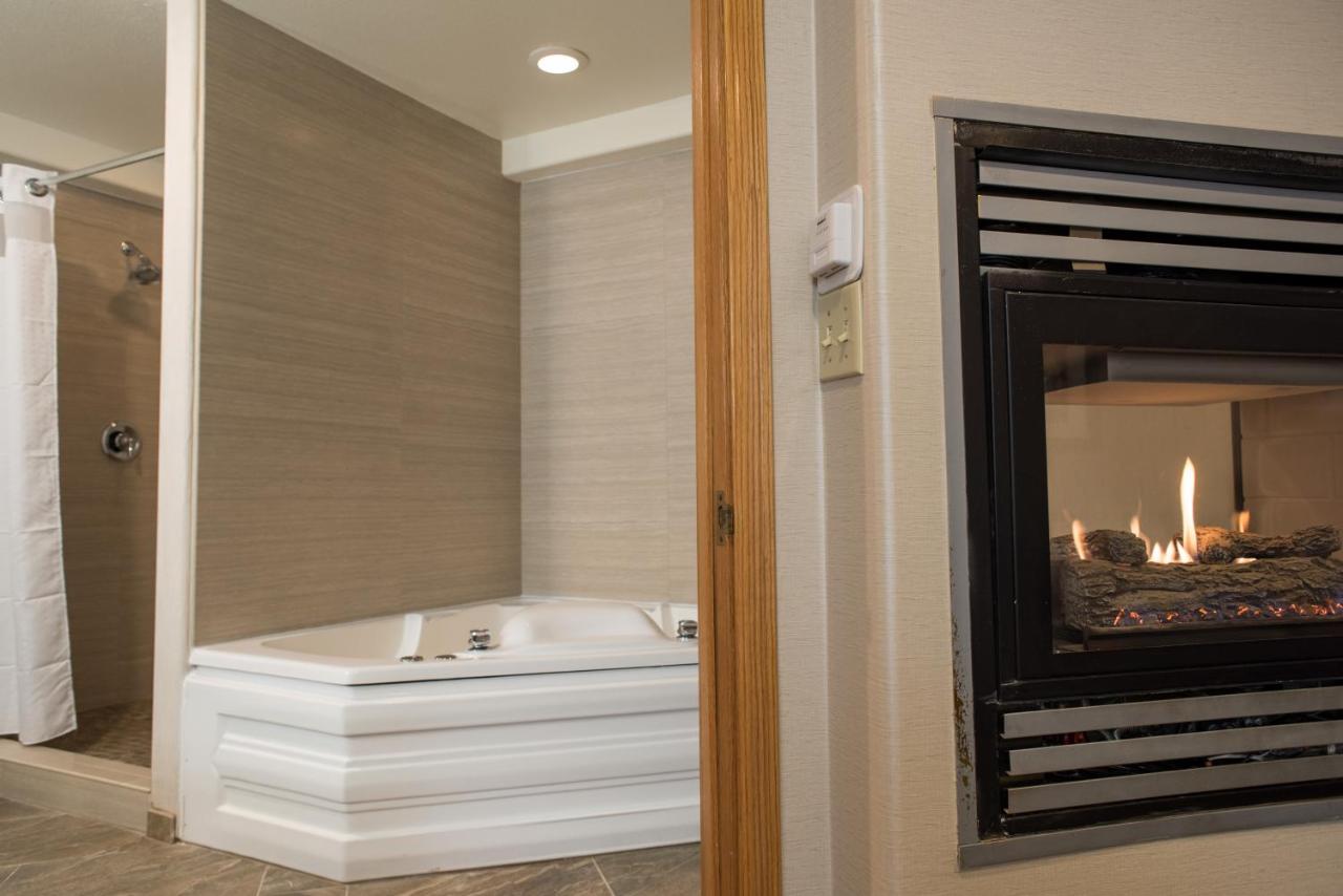 King Room with Spa Bath - Non-Smoking at HiMark