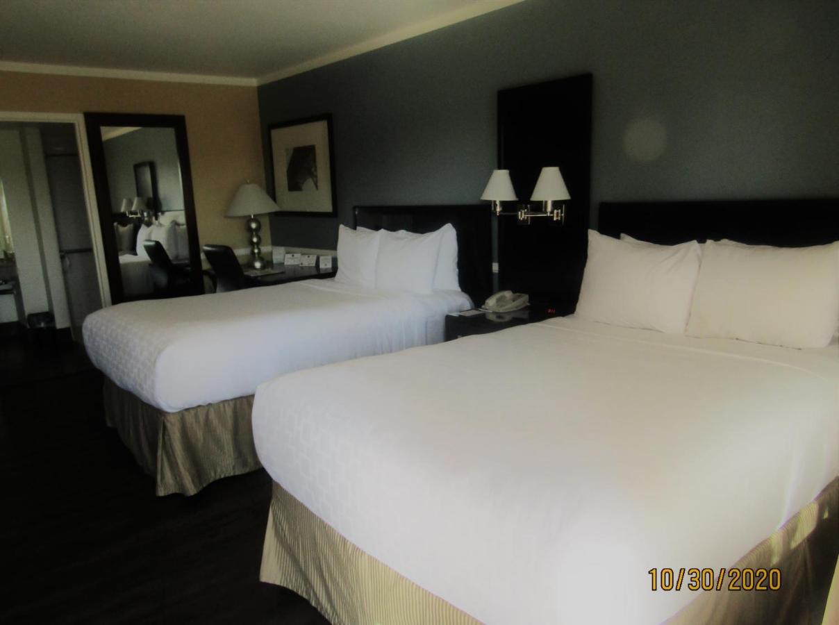 Standard Double Room with Two Double Beds at Clarion Inn Near China Lake Naval Station