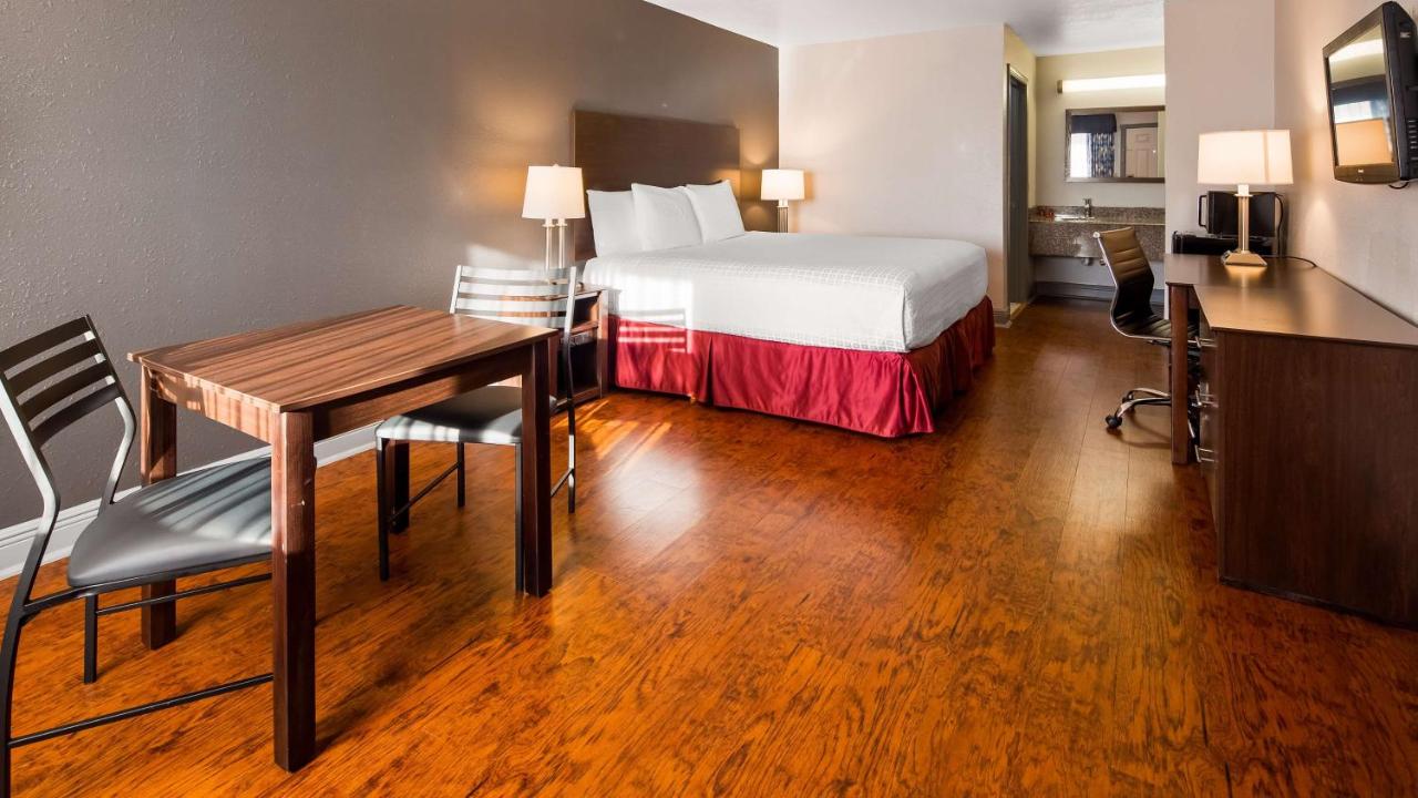 King Room with Mobility Accessible Tub at SureStay Plus Hotel by Best Western Hammond