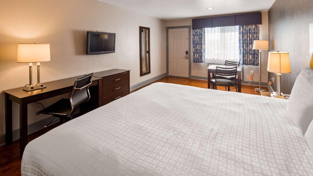 King Room with Mobility Accessible Tub at SureStay Plus Hotel by Best Western Hammond